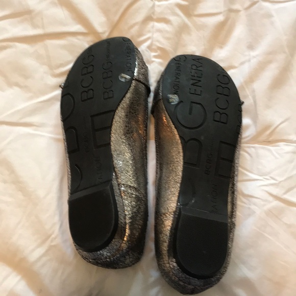 BCBG silver buckle flat. Never worn. - Picture 2 of 4